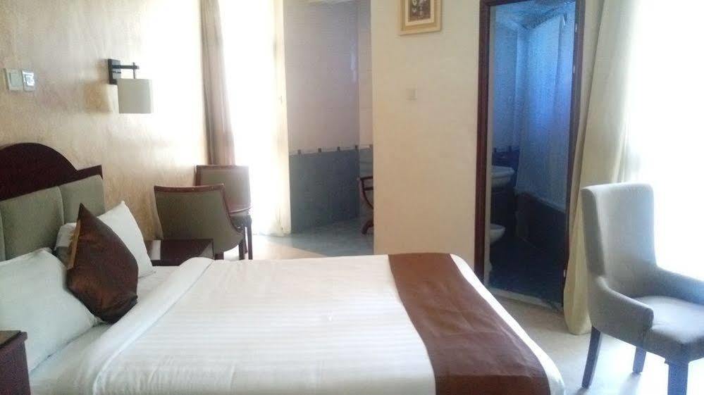 Manrashiwa Hotel アジス・アベバ エクステリア 写真